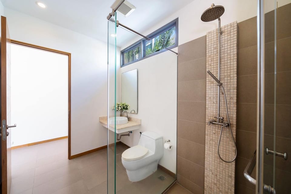 Shower, Toilet, Bathroom, bidet, towels