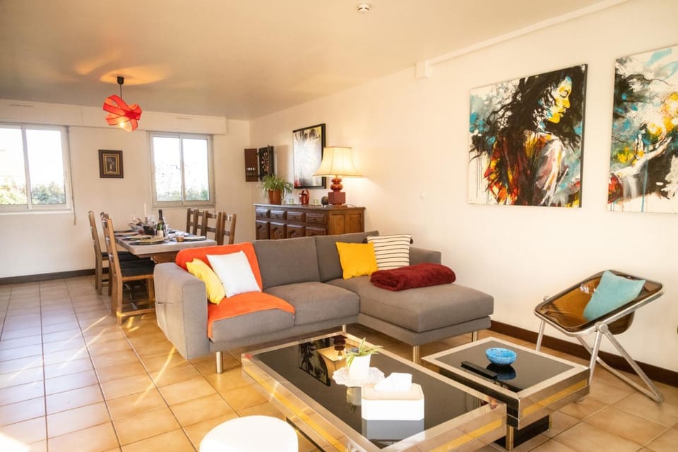 Communal lounge/ TV room, TV and multimedia, Living room, Seating area, internet