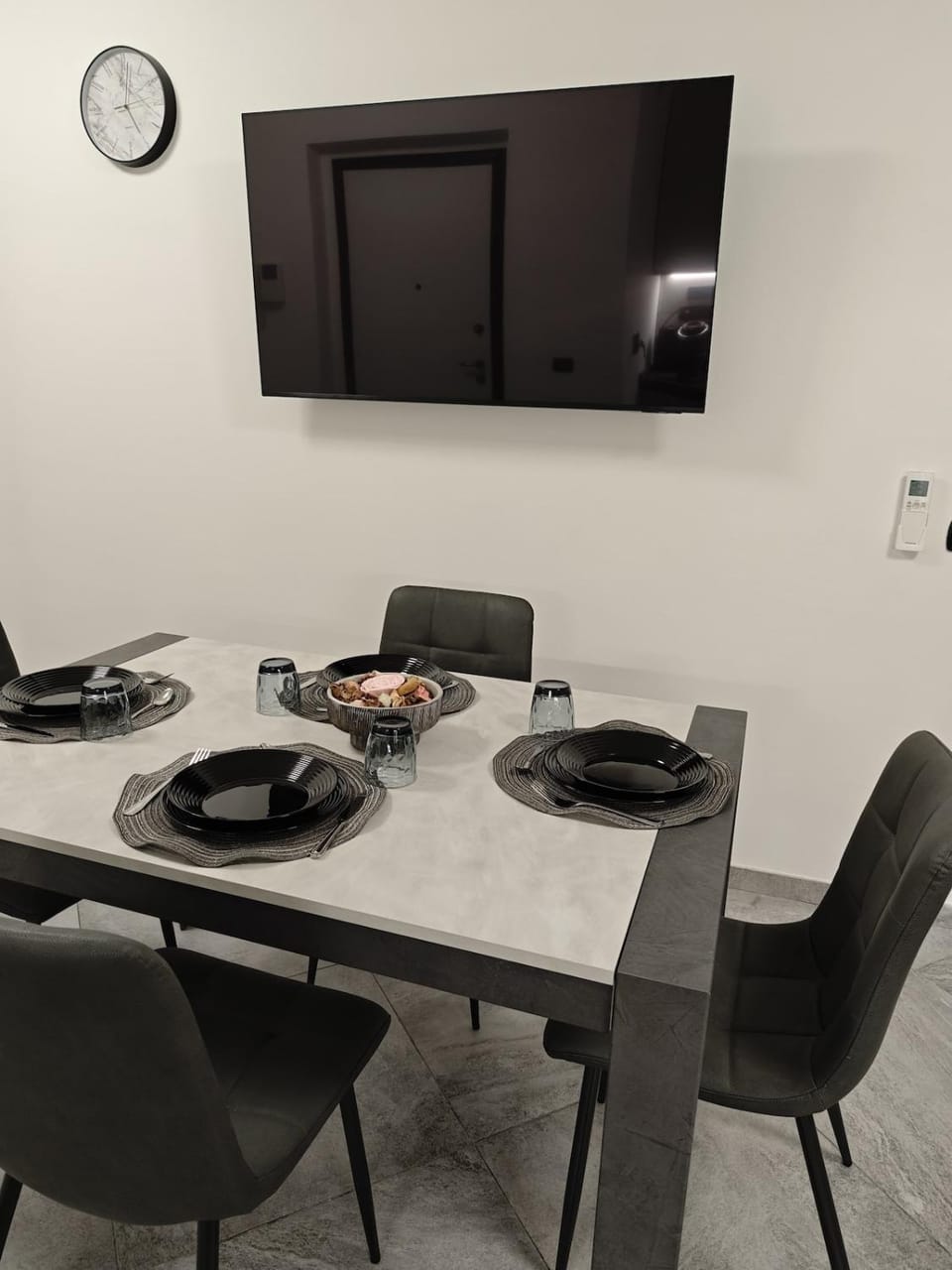 TV and multimedia, Dining area