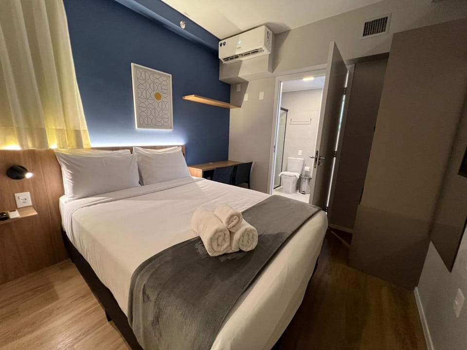 Photo of the whole room, Bedroom