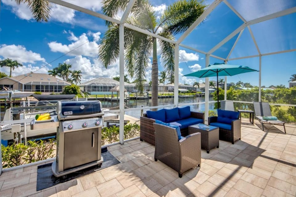 CoralVilla Martinique-pool, spa, foosball table, water view, boat dock, office House in Cape Coral