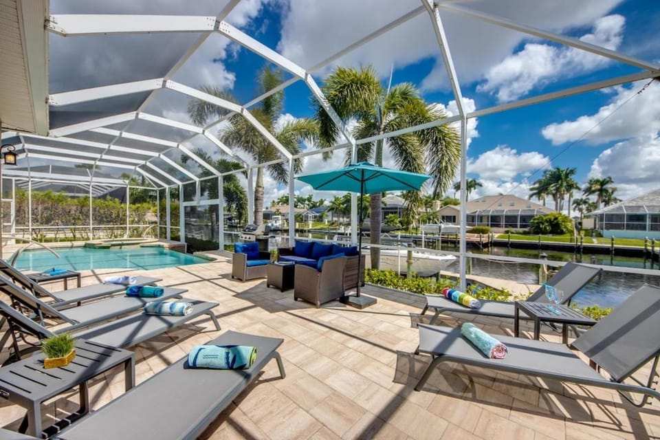 CoralVilla Martinique-pool, spa, foosball table, water view, boat dock, office House in Cape Coral