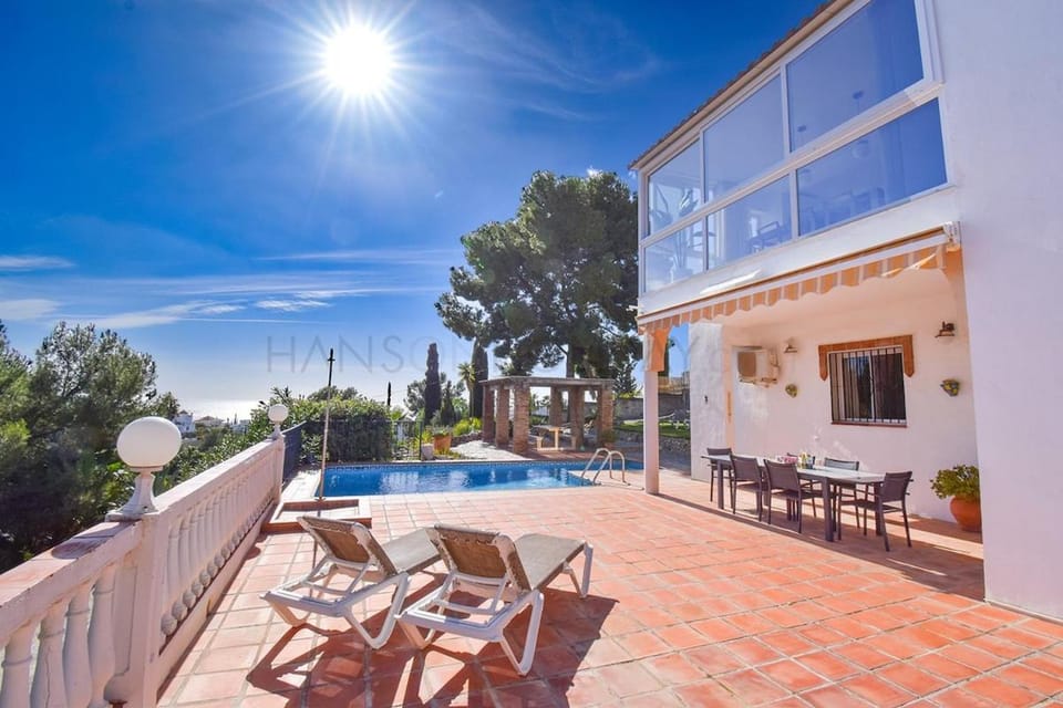 Villa Alegria, Frigiliana Luxury Villa with easy access, private pool and parking HansOnHoliday Rentals Villa in Axarquía