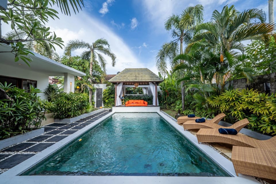 Patio, Spring, Day, Natural landscape, Garden, Garden, Balcony/Terrace, Garden view, Pool view, Swimming pool, Swimming pool, sunbed