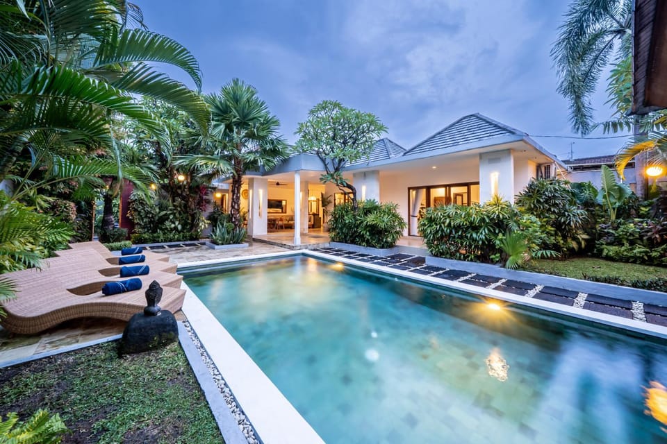 Property building, Patio, Day, Natural landscape, Garden, Garden, Balcony/Terrace, Garden view, Pool view, Swimming pool, Swimming pool, sunbed