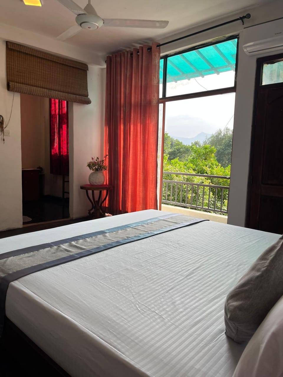 Rock House Villa Vacation rental in Gangawatakorale