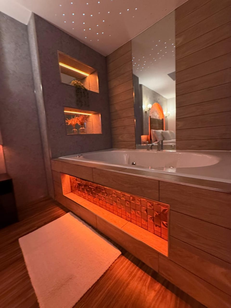 Luxury Jacuzzi Suites Halifax Apartment in Calderdale
