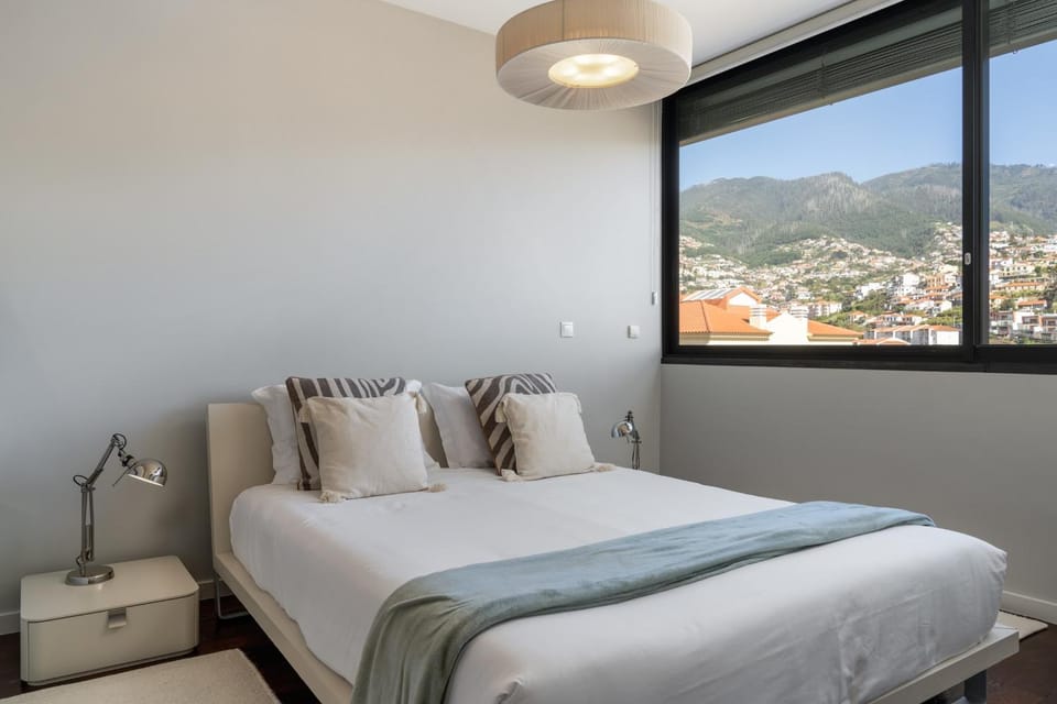 Bed, Photo of the whole room, Bedroom, Mountain view