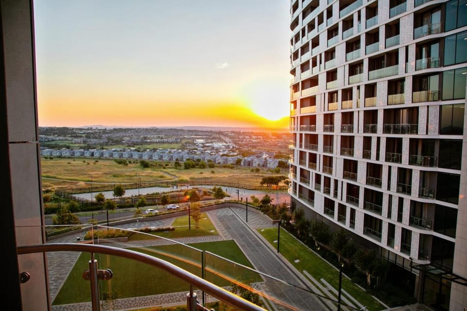 Ad Astra Studio Apartment - Waterfall Apartment in Sandton