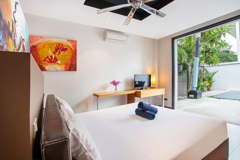 Bed, Bedroom, air conditioner