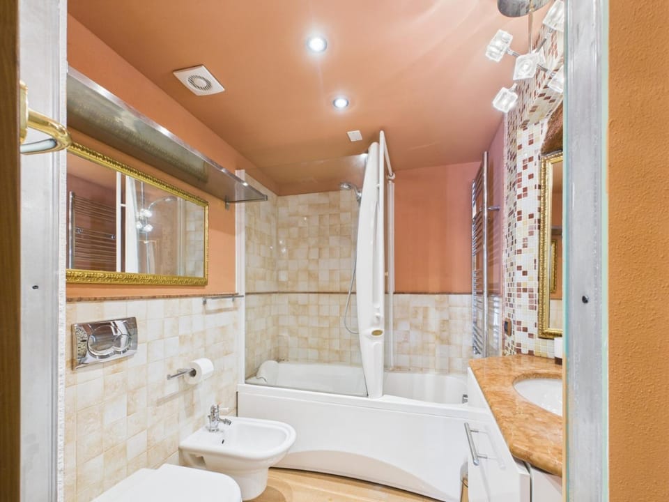 Shower, Toilet, Bathroom, Bath, towels