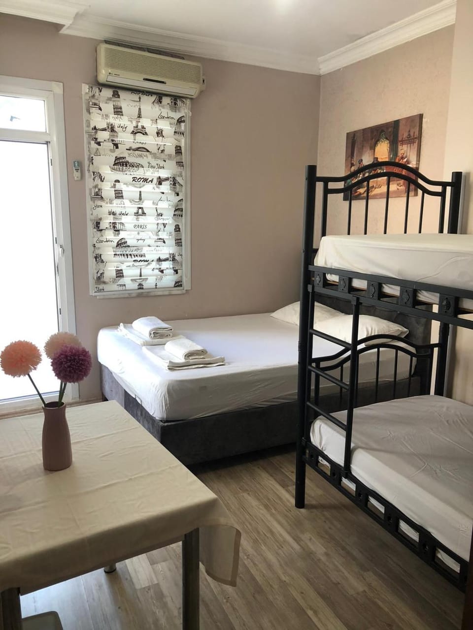 Photo of the whole room, Bedroom