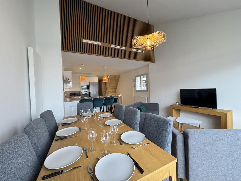 TV and multimedia, Living room, Dining area