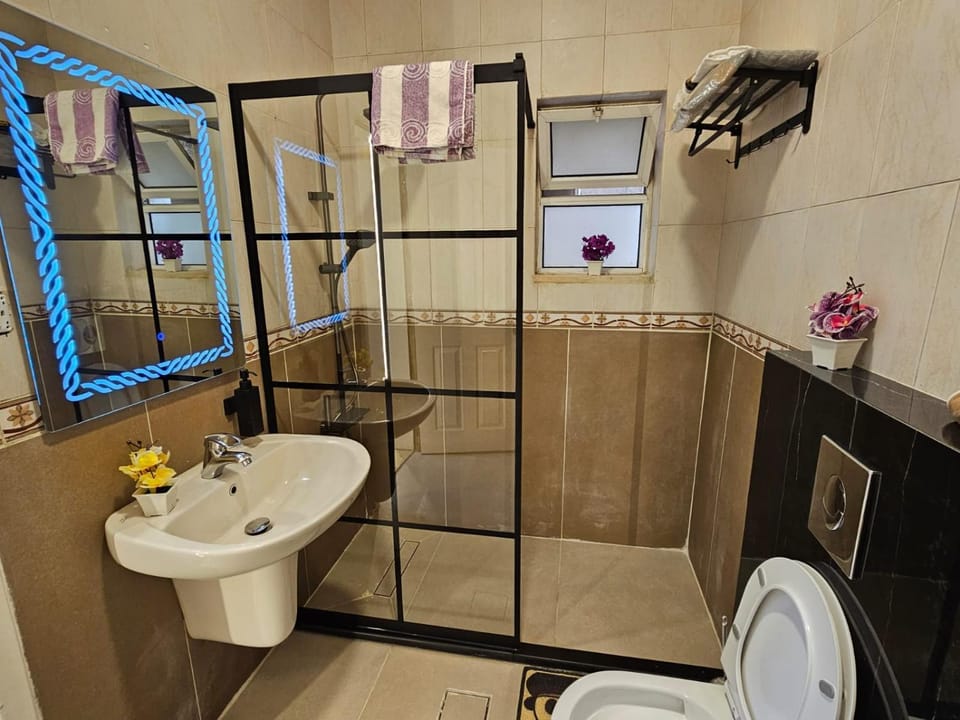 شقة فاخرة في دير غبار Apartment in Africa