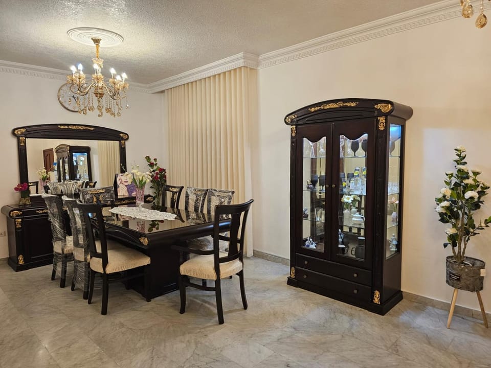 شقة فاخرة في دير غبار Apartment in Africa