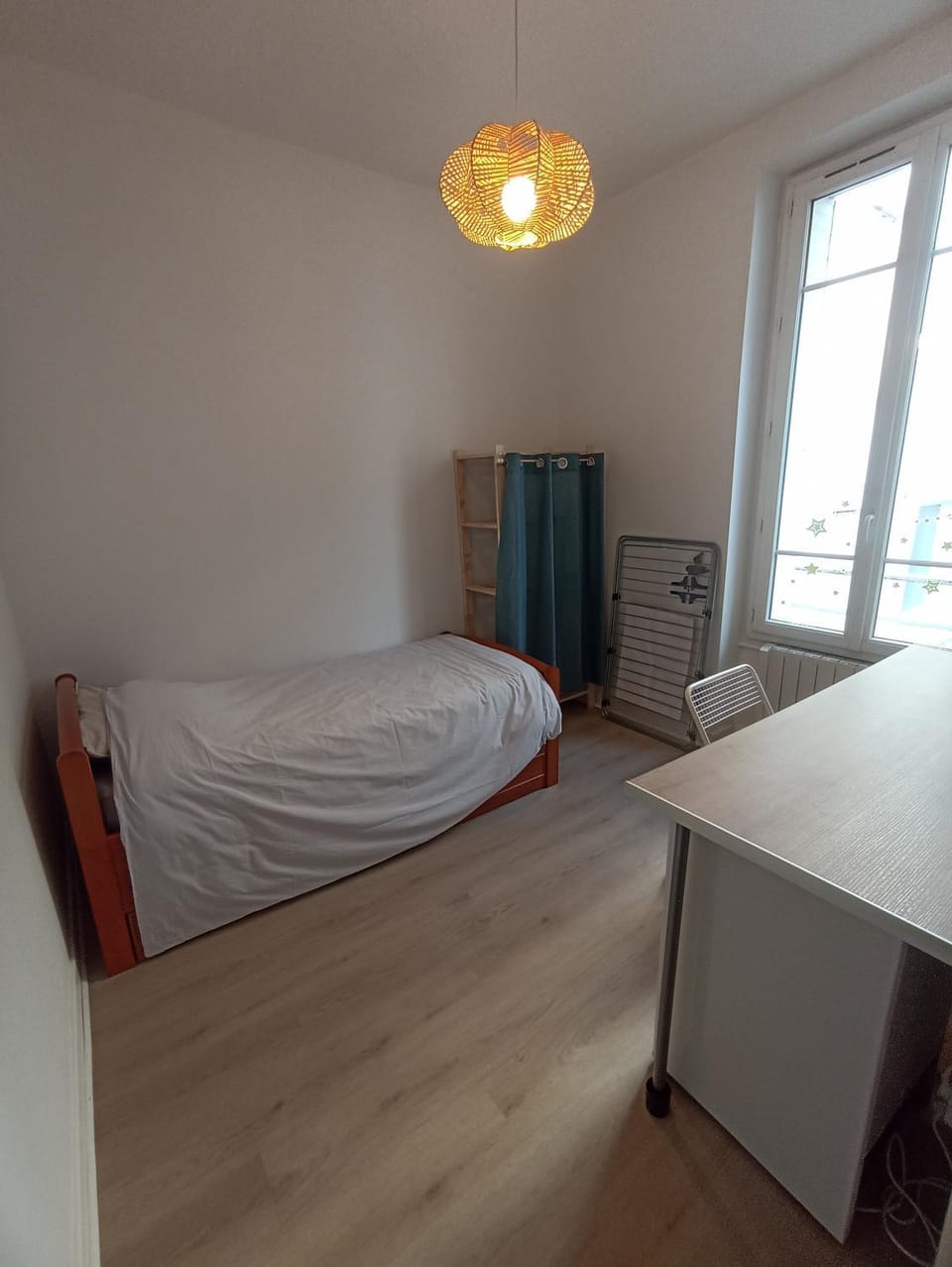 Bed, Seating area, storage