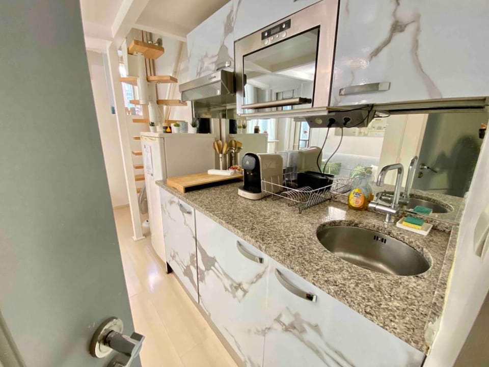 Small Duplex - Downtown - Close to Beaches Apartment in Nice