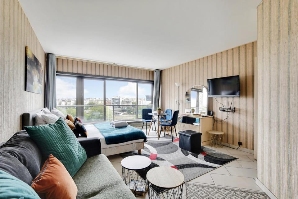 Seine and Eiffel, AC Apartment in Paris