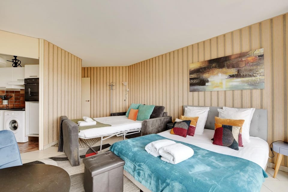 Seine and Eiffel, AC Apartment in Paris