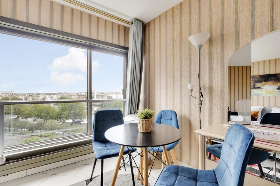 Superbe vue sur la Seine Proche de la Tour Eiffel Apartment in Paris