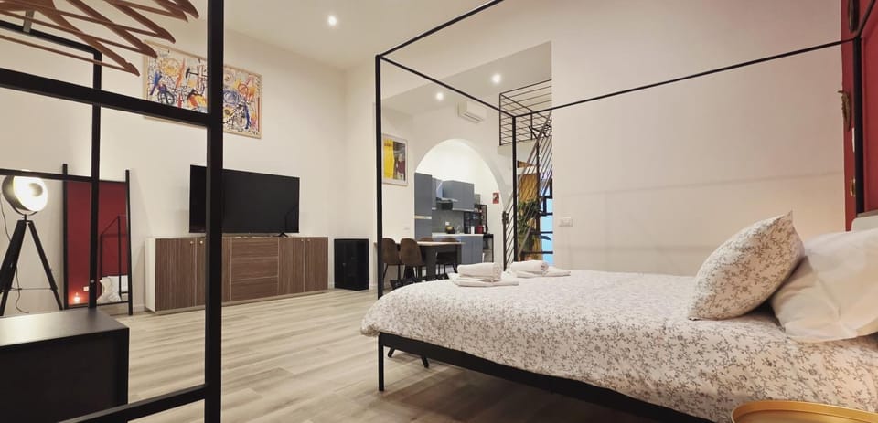 Bed, TV and multimedia, Living room, Bedroom