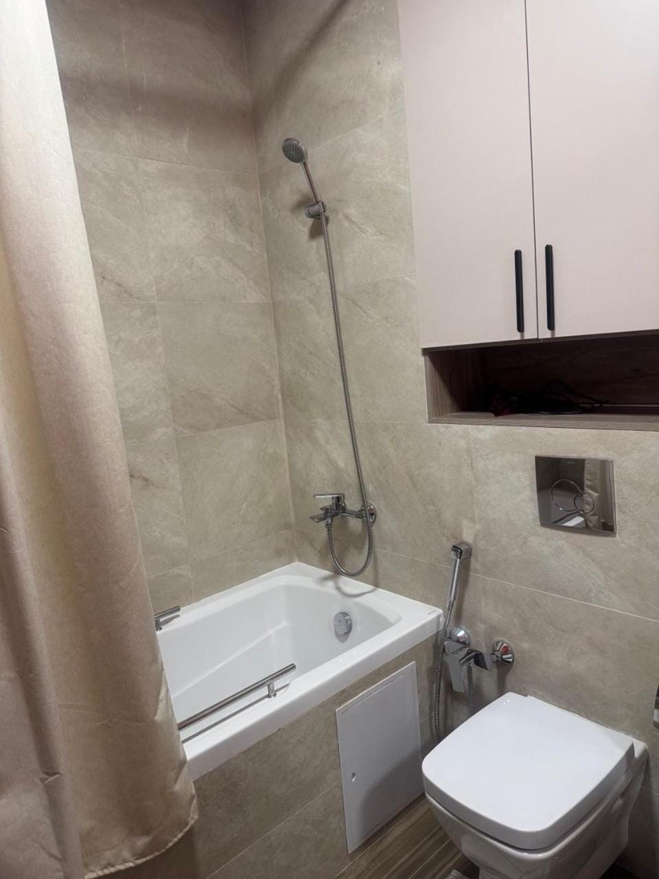 Абая 130 Двухкомнатная с видом на горы Apartment in Almaty
