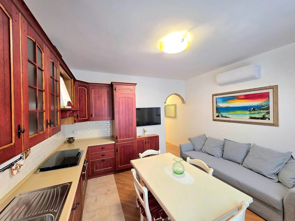 TV and multimedia, Living room, Dining area, air conditioner