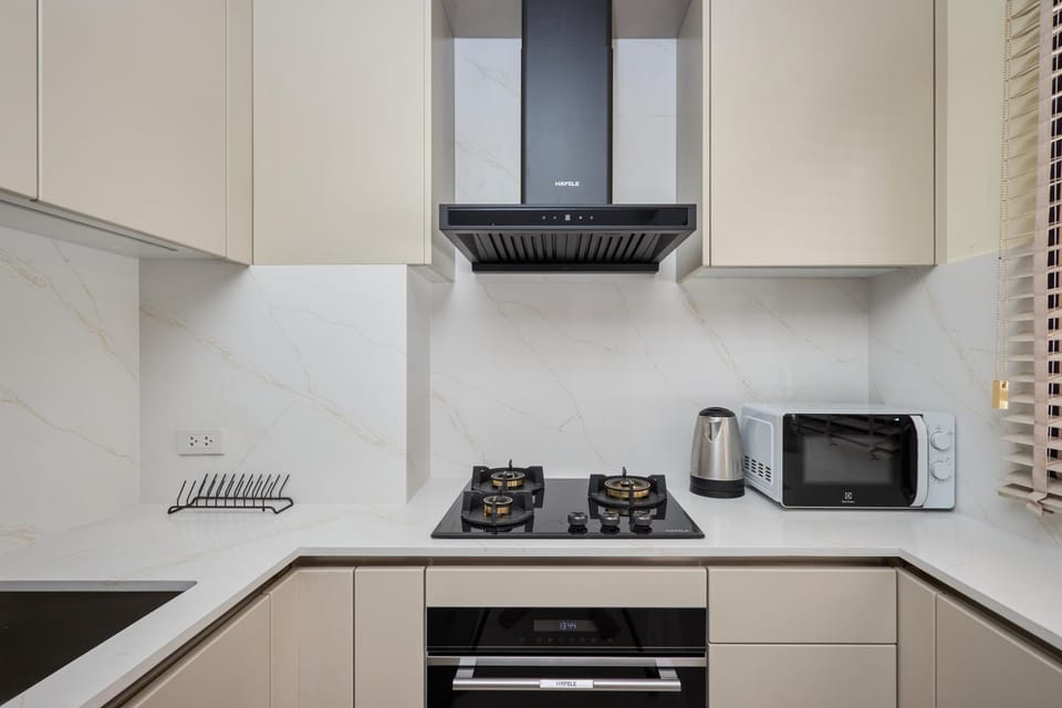 Coffee/tea facilities, Kitchen or kitchenette, stove, toaster