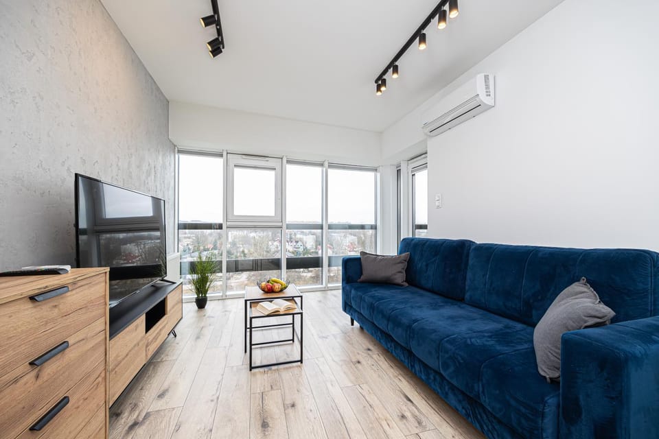 TV and multimedia, Living room, Seating area, Evening entertainment, air conditioner