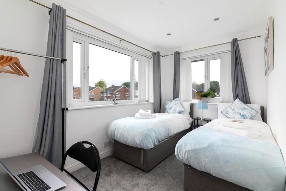 Contractor Accommodation, Free Large Car Park, Sleeps 7 Apartment in Sittingbourne