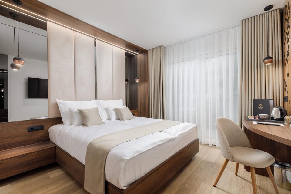 Photo of the whole room, Seating area, Bedroom