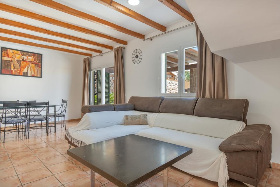 Villas2meet Los Geranios House in Llevant