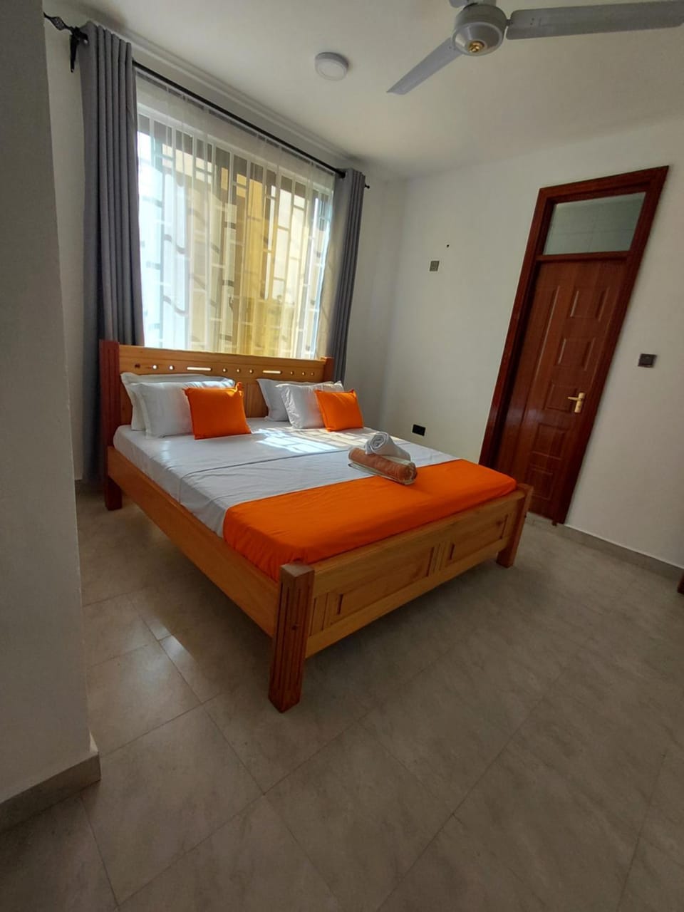Memories Home Diani Beach Road- With Pool, 5 min to the Beach Apartment in Diani Beach