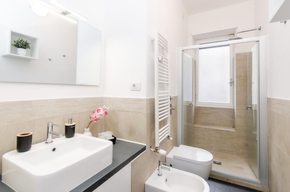 Shower, Toilet, Bathroom, bidet, towels