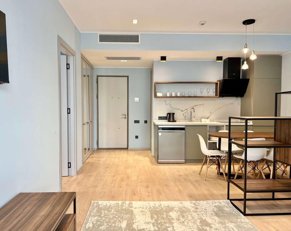 Crown Plaza Apartment Near the Beach - by Wehost Apartment in Batumi