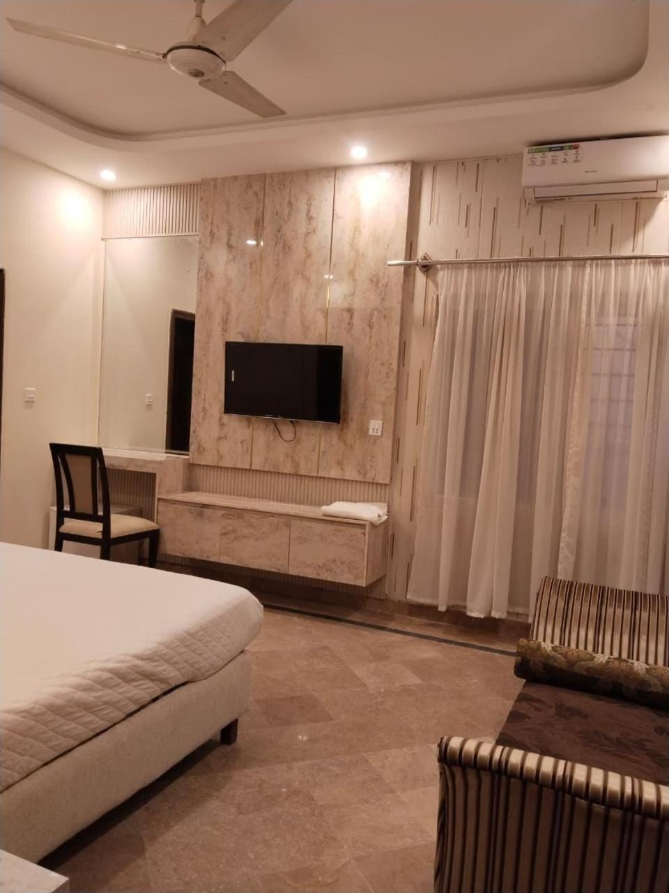 Seating area, Bedroom