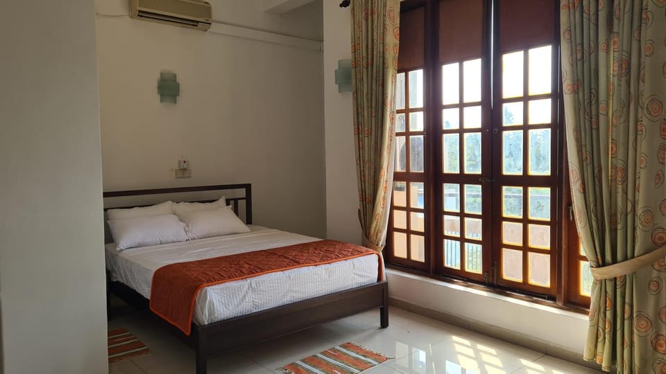 Bed, Photo of the whole room, Bedroom, air conditioner