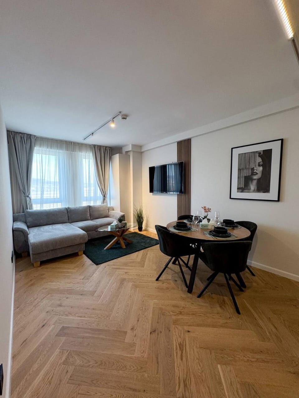 Communal lounge/ TV room, TV and multimedia, Living room, Dinner