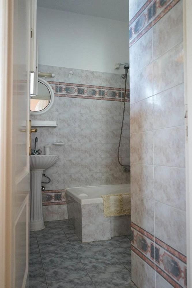 Shower, Toilet, Bathroom, Bath