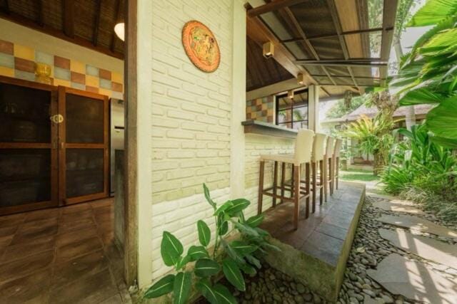 3BR Kangin Lane - A Queenslander Gem Villa in Kediri