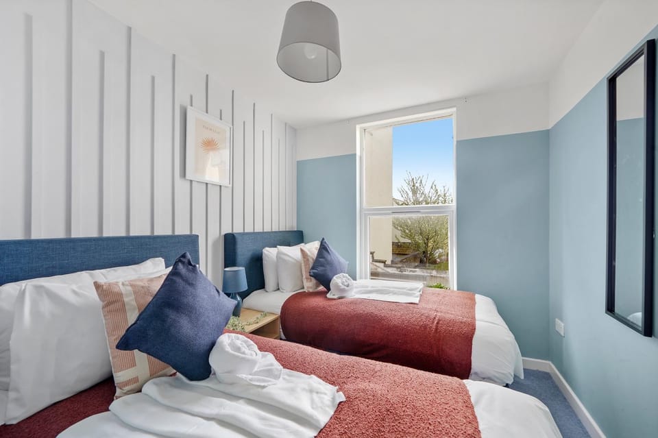 Stylish Sleek Central Bristol Abode - Sleeps 6 Apartment in Bristol