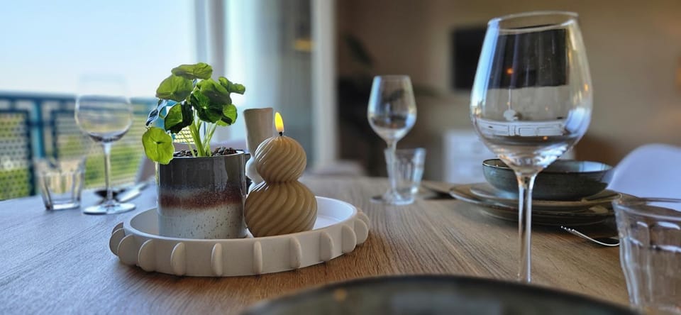 Dining area, Food, Drinks, Alcoholic drinks