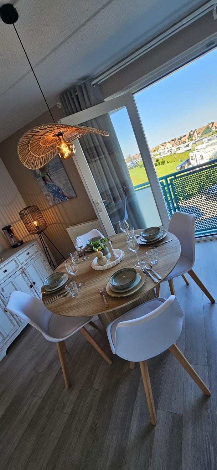 View (from property/room), Balcony/Terrace, Dining area