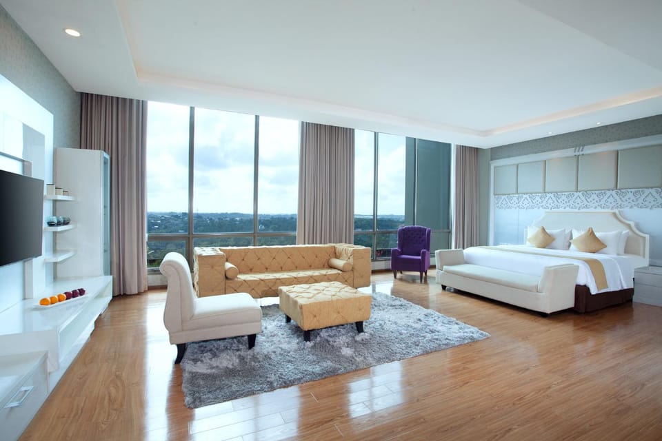 Bed, Living room, Bedroom