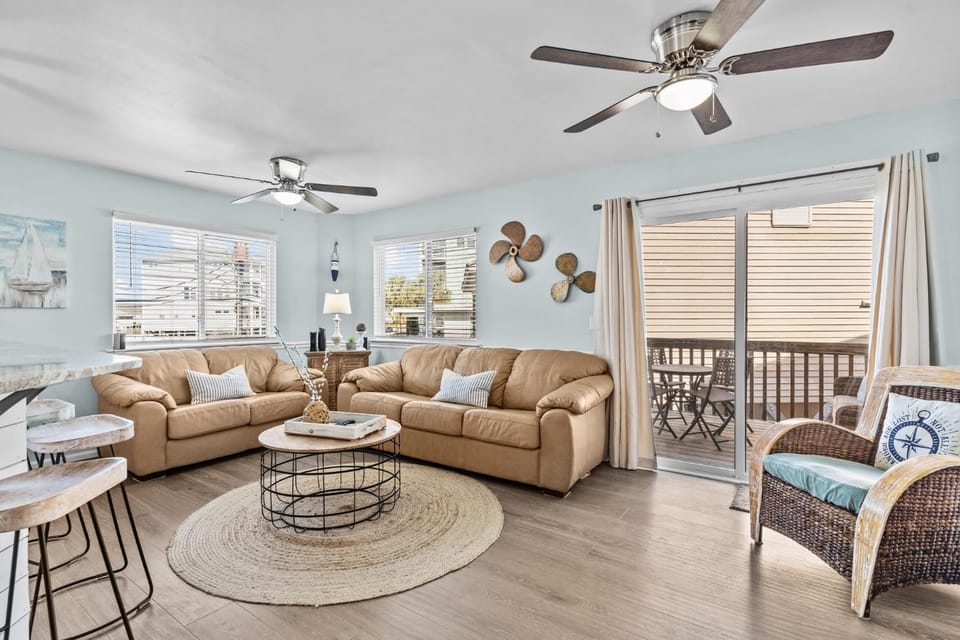 Day, Balcony/Terrace, Living room, Seating area, furniture