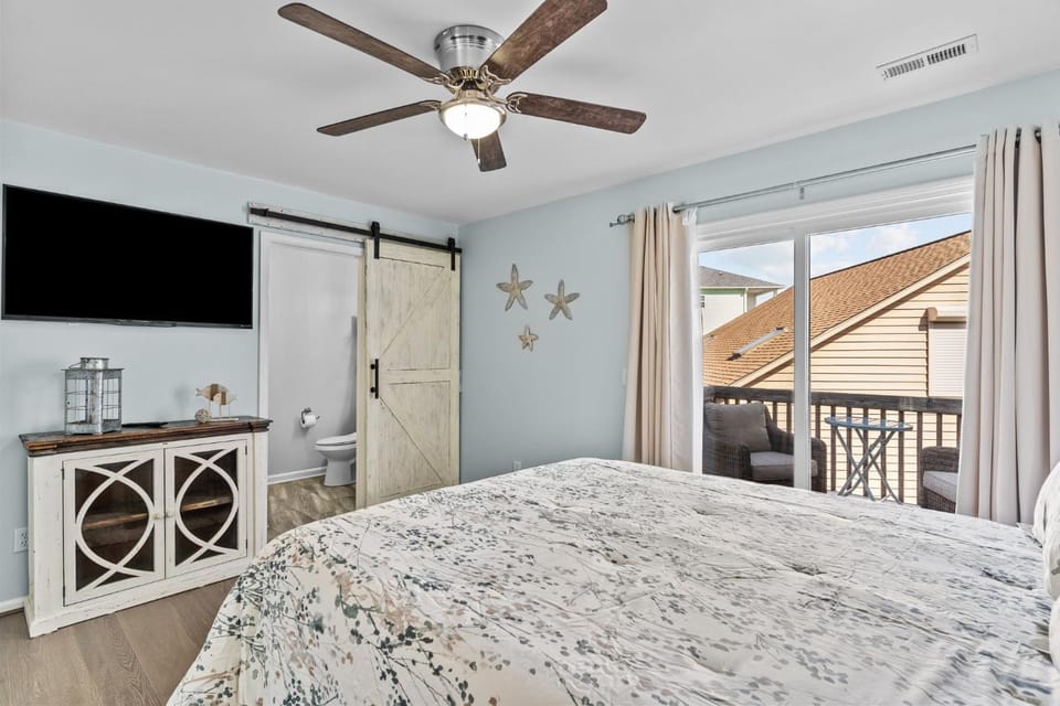 Bed, TV and multimedia, Balcony/Terrace, Bedroom, furniture