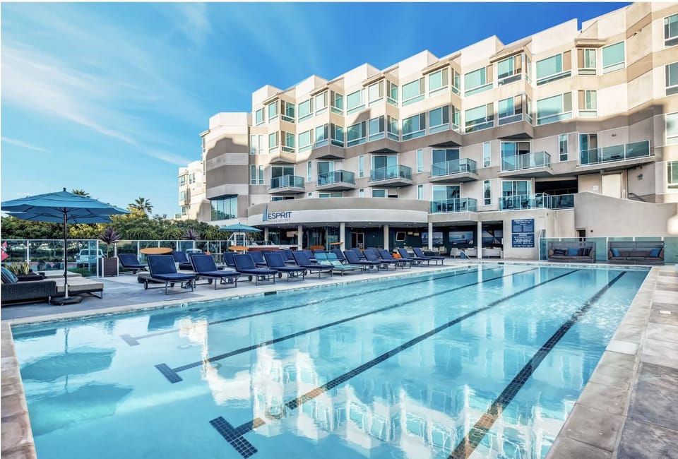 Property building, Swimming pool, Swimming pool, sunbed