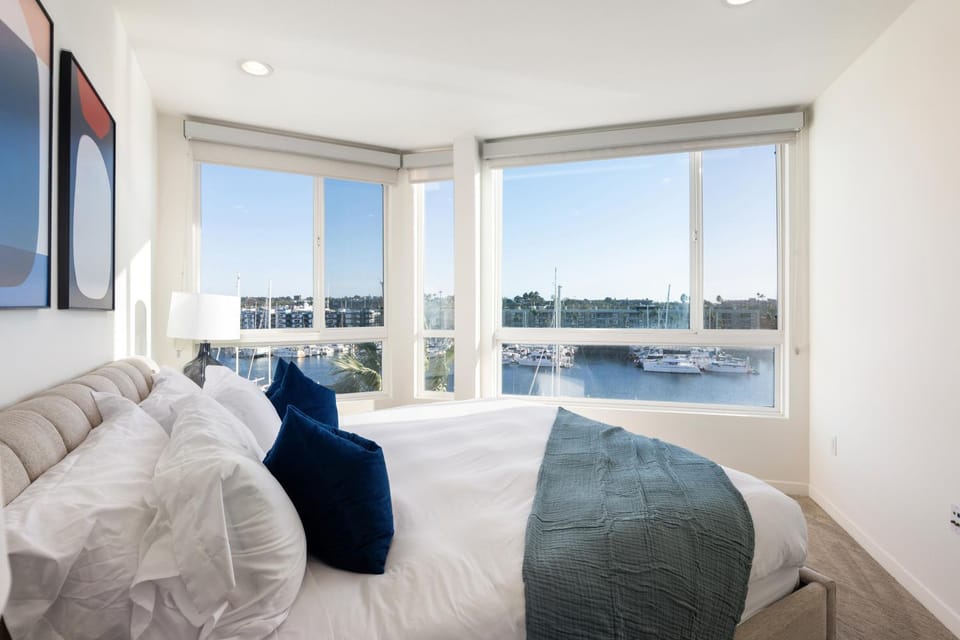 Bed, View (from property/room), Bedroom, Sea view