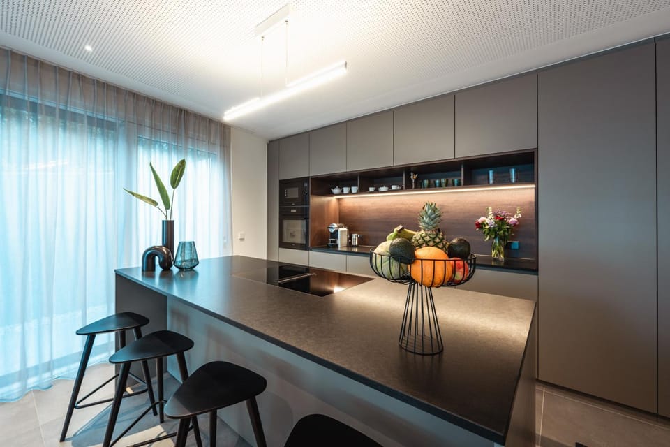 Dining area, Lake view, Mountain view, kitchen