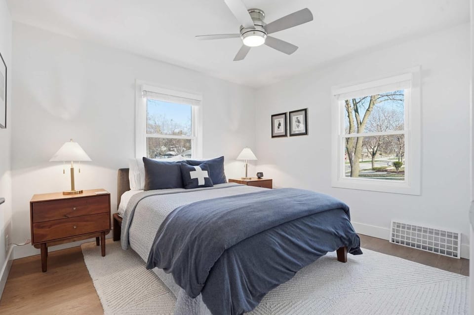 2BR Near Medical Center w Free Parking & Laundry House in Wauwatosa